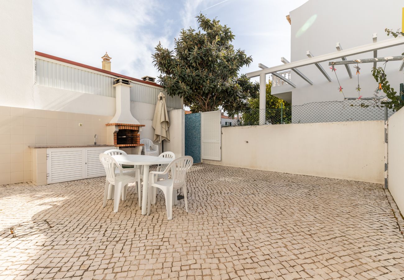 Casa geminada em Manta Rota - Moradia 4 quartos e pátio by AlgarveManta (2V4)