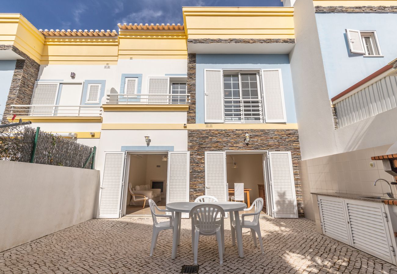 Casa geminada em Manta Rota - Moradia 4 quartos e pátio by AlgarveManta (2V4)