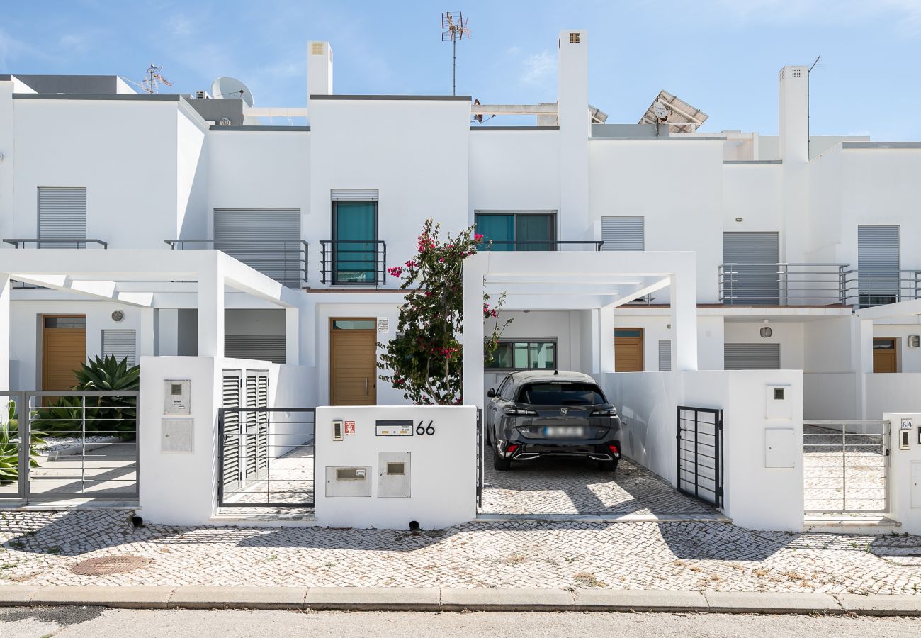 Casa geminada em Vila Nova de Cacela - Moradia V3 a 100m da praia by ALGARVEMANTA (24V3)