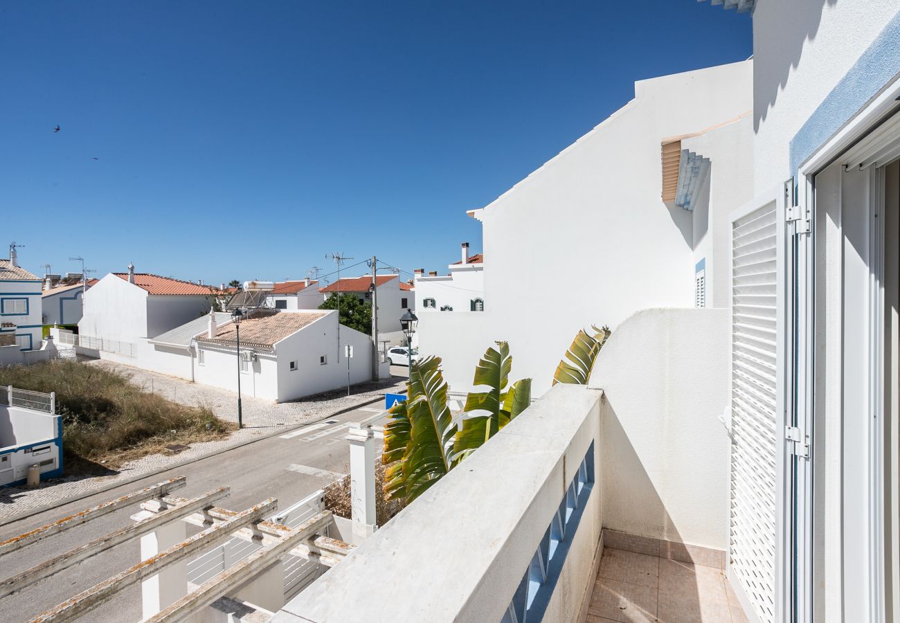 Villa em Manta Rota - Moradia 4 quartos com Pátio, Churrasqueira e Ar Condicionado by AlgarveManta (11V4)