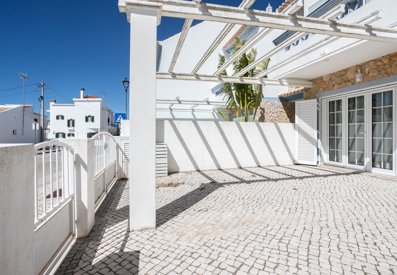Villa em Manta Rota - Moradia 4 quartos com Pátio, Churrasqueira e Ar Condicionado by AlgarveManta (11V4)