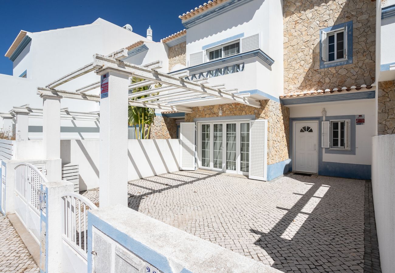 Villa em Manta Rota - Moradia 4 quartos com Pátio, Churrasqueira e Ar Condicionado by AlgarveManta (11V4)