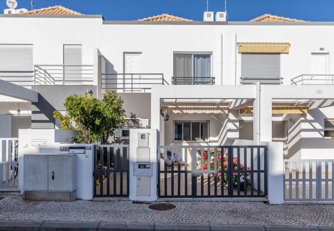  in Manta Rota - House with private parking by AlgarveManta