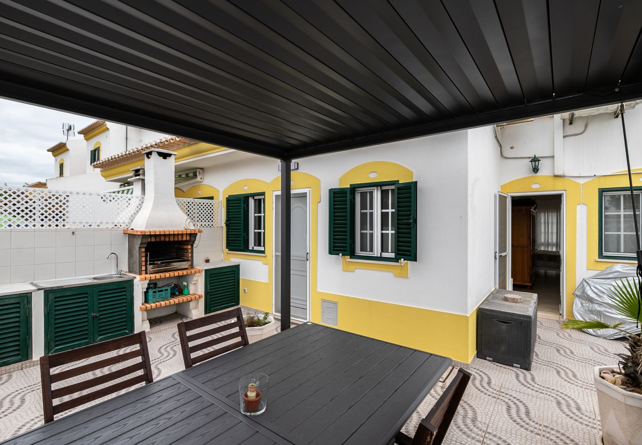 Residence in Manta Rota - 2 bedroom villa with parking and patio by AlgarveManta (4V2)