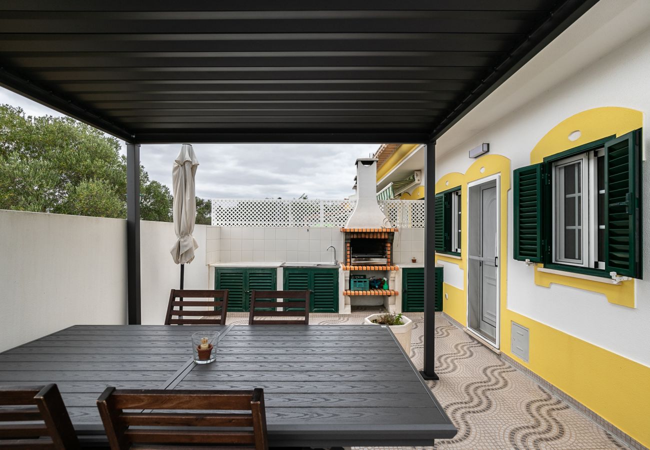 Residence in Manta Rota - 2 bedroom villa with parking and patio by AlgarveManta (4V2)