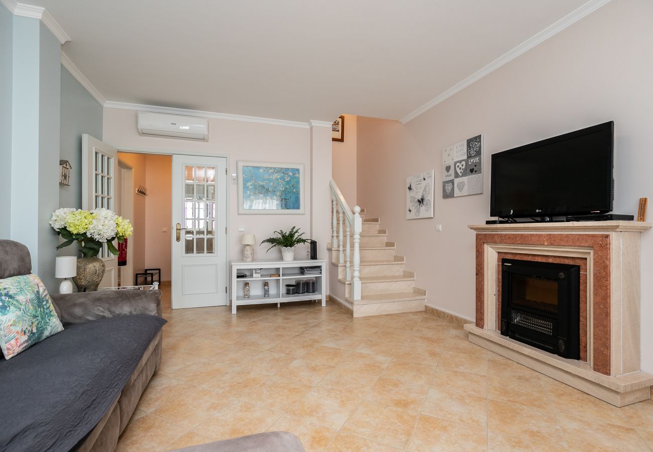 Residence in Manta Rota - 2 bedroom villa with parking and patio by AlgarveManta (4V2)