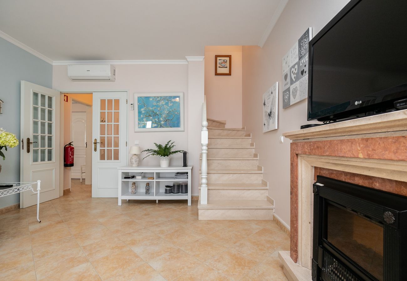 Residence in Manta Rota - 2 bedroom villa with parking and patio by AlgarveManta (4V2)