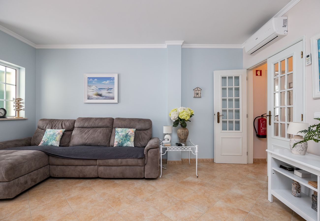Residence in Manta Rota - 2 bedroom villa with parking and patio by AlgarveManta (4V2)