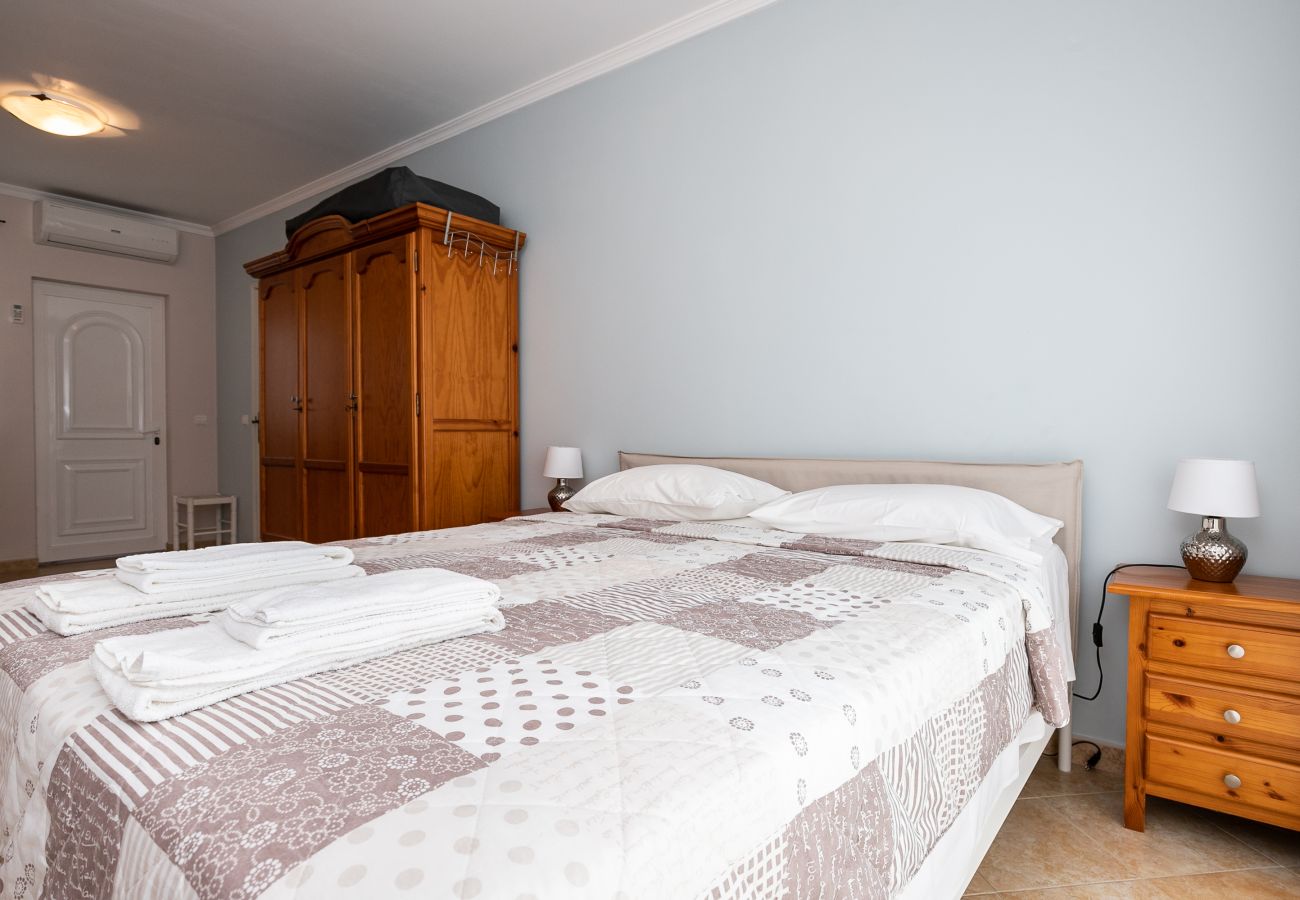 Residence in Manta Rota - 2 bedroom villa with parking and patio by AlgarveManta (4V2)