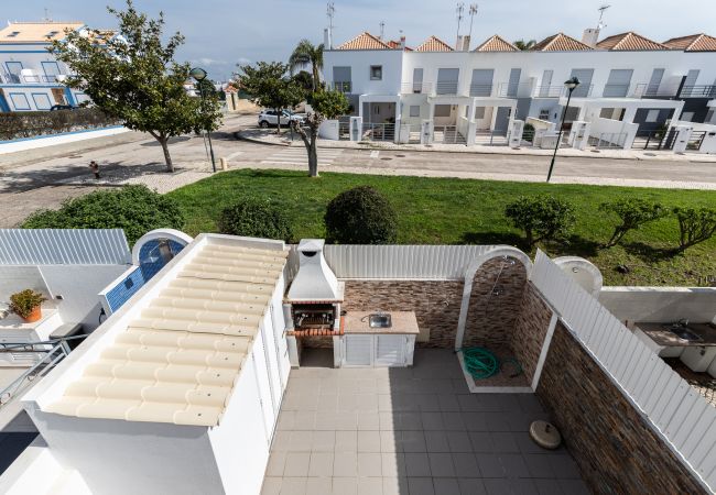 Terraced House in Manta Rota - 2 bedroom villa with patio and parking by AlgarveManta (2V2) Terraced House in Manta Rota - 2 bedroom villa with patio and parking by AlgarveManta (2V2)