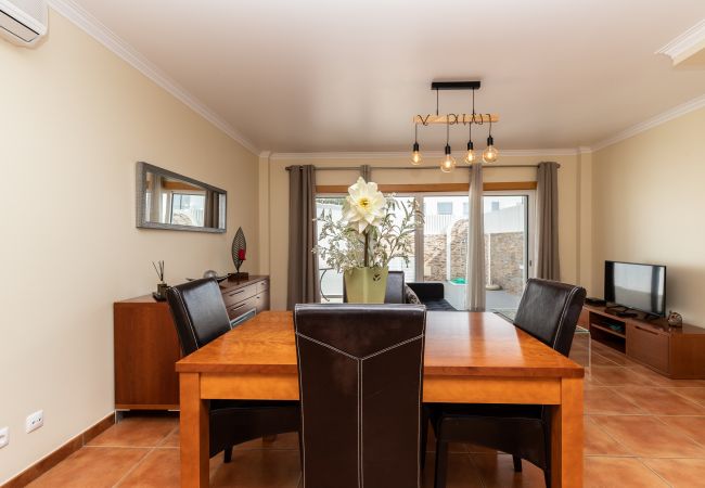 Terraced House in Manta Rota - 2 bedroom villa with patio and parking by AlgarveManta (2V2) Terraced House in Manta Rota - 2 bedroom villa with patio and parking by AlgarveManta (2V2)