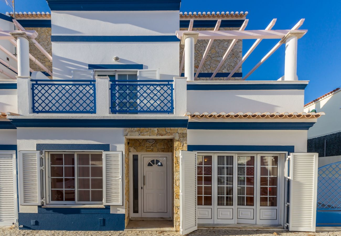 Residence in Manta Rota - 3 bedroom villa in condominium with swimming pool by AlgarveManta (12V3)