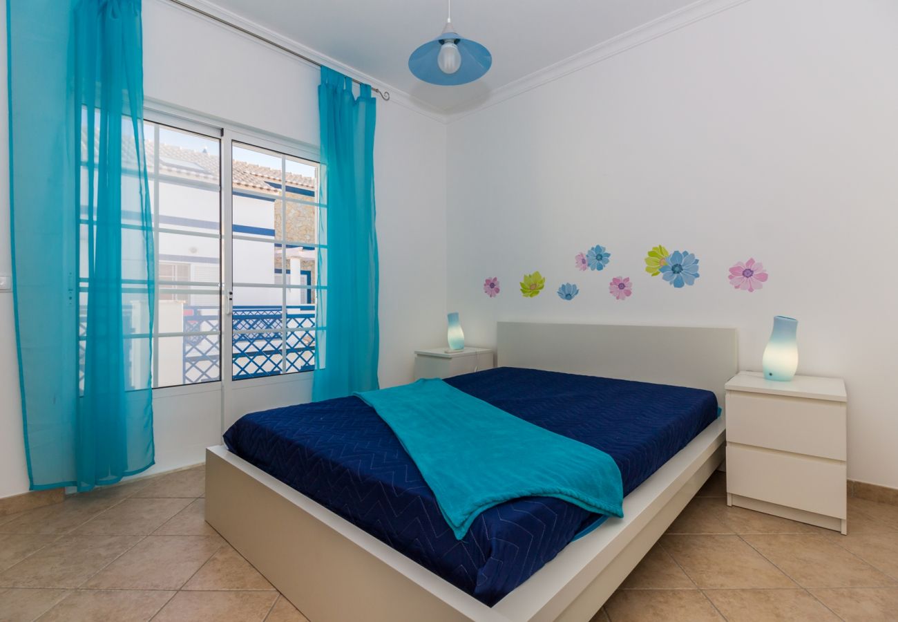Residence in Manta Rota - 3 bedroom villa in condominium with swimming pool by AlgarveManta (12V3)