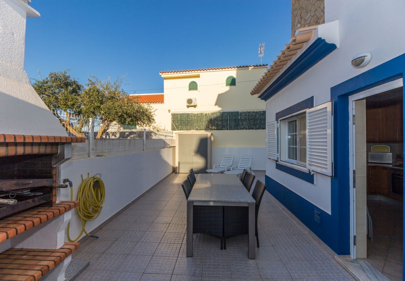 Residence in Manta Rota - 3 bedroom villa in condominium with swimming pool by AlgarveManta (12V3)