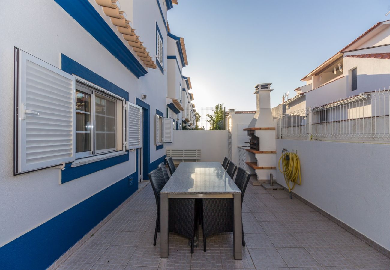 Residence in Manta Rota - 3 bedroom villa in condominium with swimming pool by AlgarveManta (12V3)