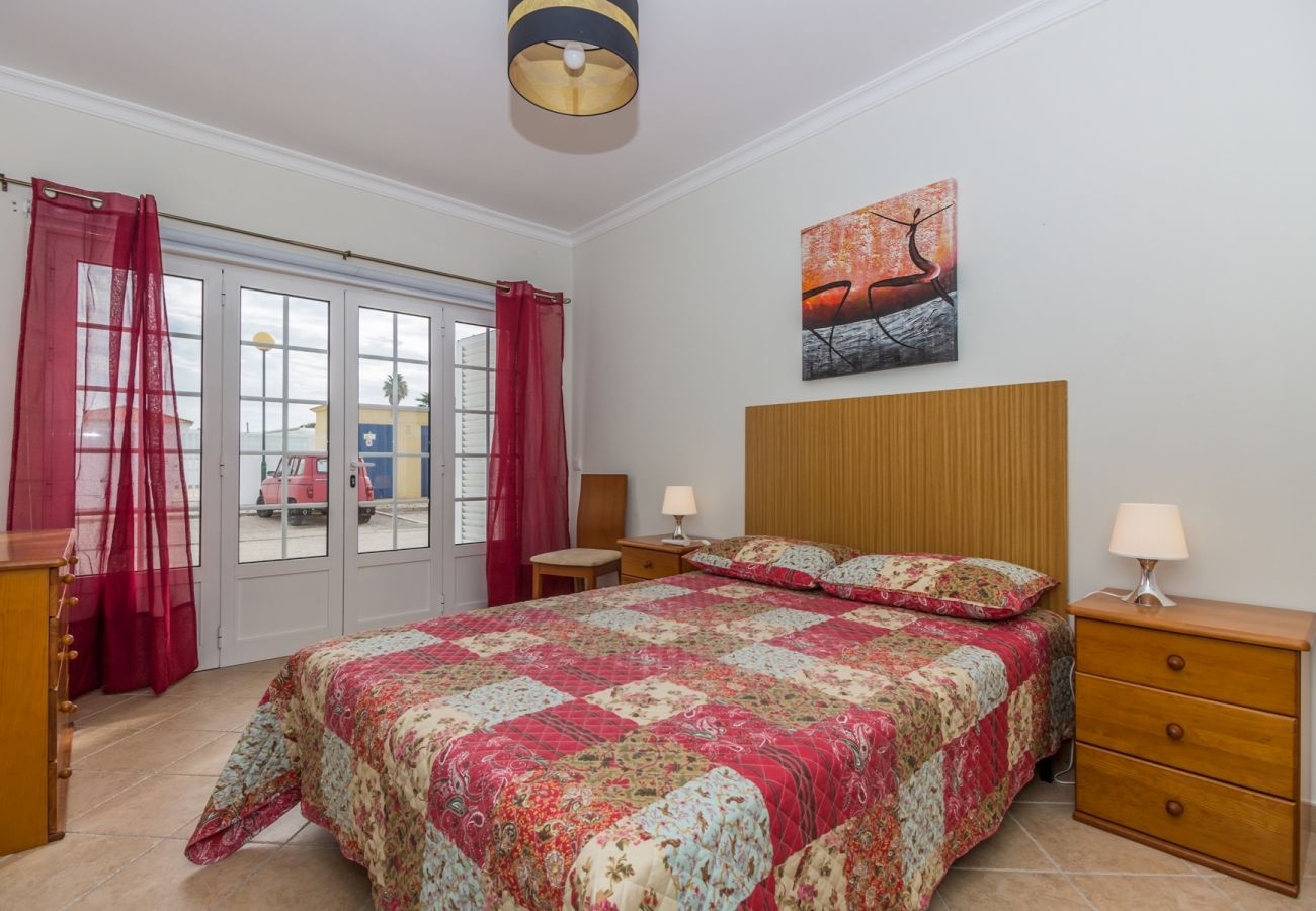Townhouse in Manta Rota - Villa with WIFI, shared pool 200m from the beach by AlgarveManta (1V4)