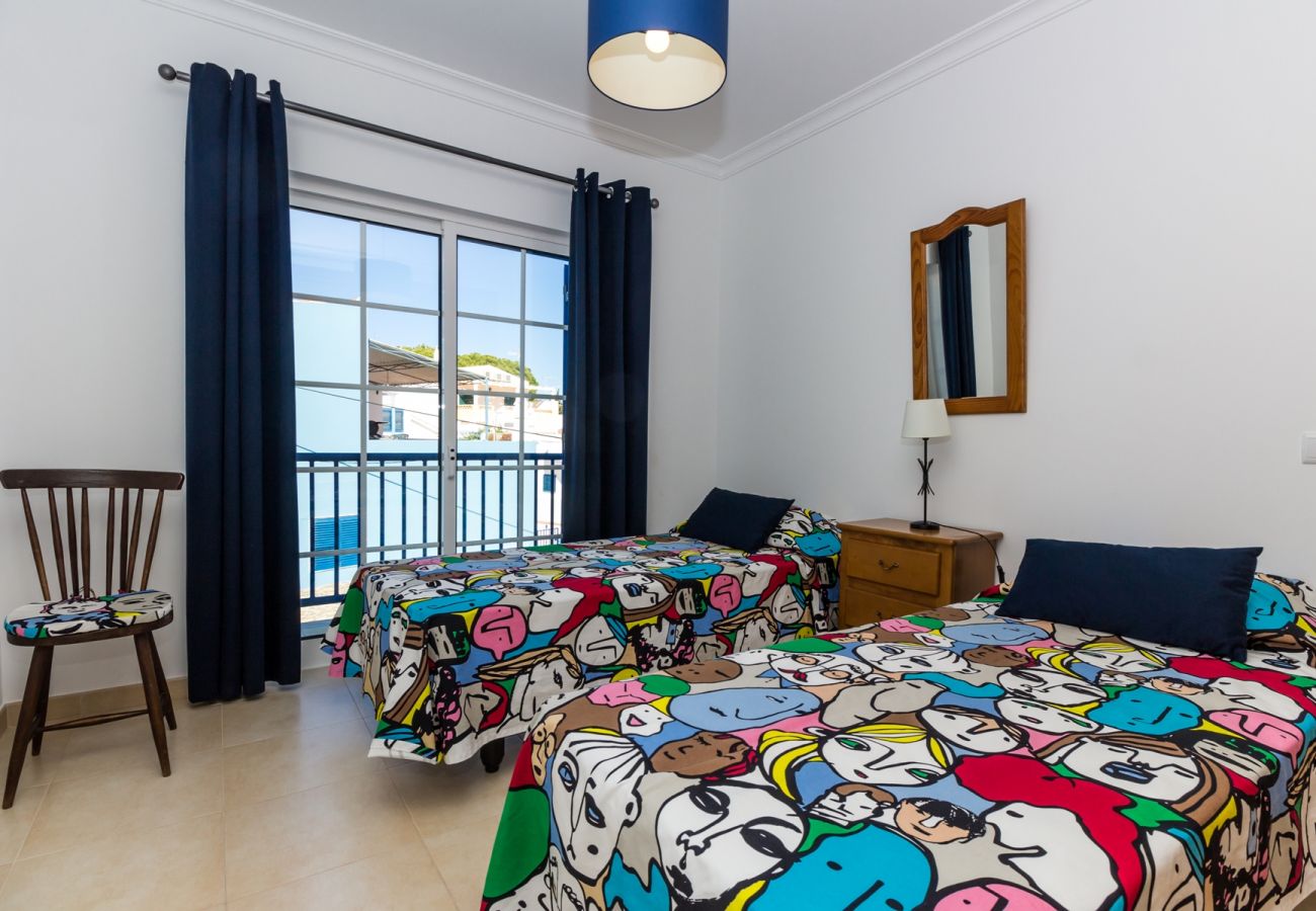 Townhouse in Manta Rota - 3 bedroom villa on the 1st line of beach and Wi-Fi by AlgarveManta (8V3)