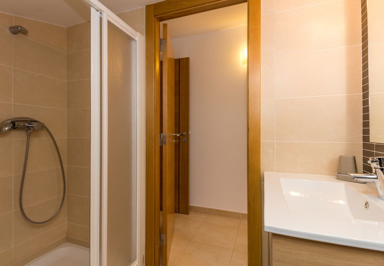 Townhouse in Manta Rota - 3 bedroom villa on the 1st line of beach and Wi-Fi by AlgarveManta (8V3)