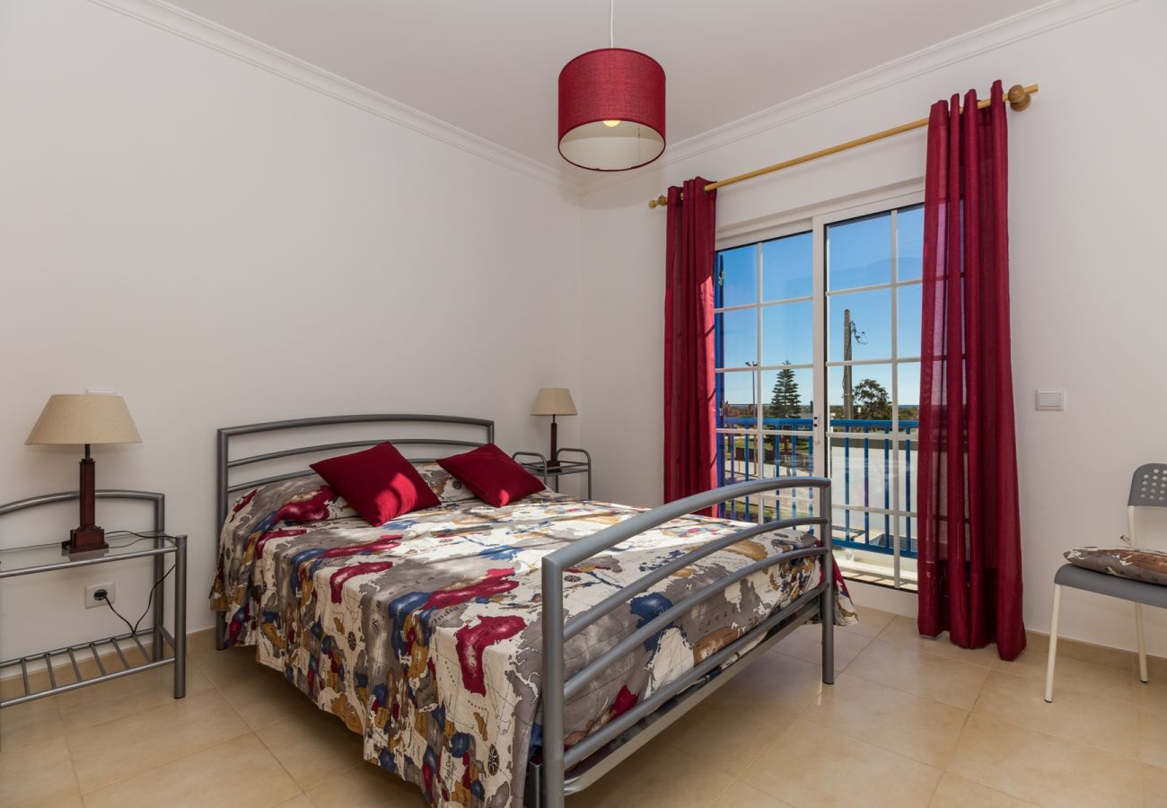 Townhouse in Manta Rota - 3 bedroom villa on the 1st line of beach and Wi-Fi by AlgarveManta (8V3)