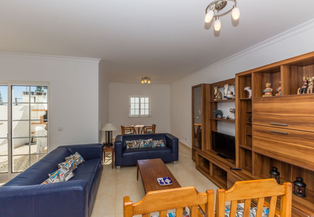 Townhouse in Manta Rota - 3 bedroom villa on the 1st line of beach and Wi-Fi by AlgarveManta (8V3)