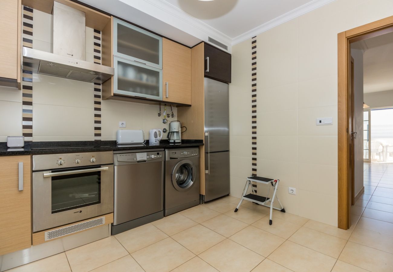 Townhouse in Manta Rota - 3 bedroom villa on the 1st line of beach and Wi-Fi by AlgarveManta (8V3)