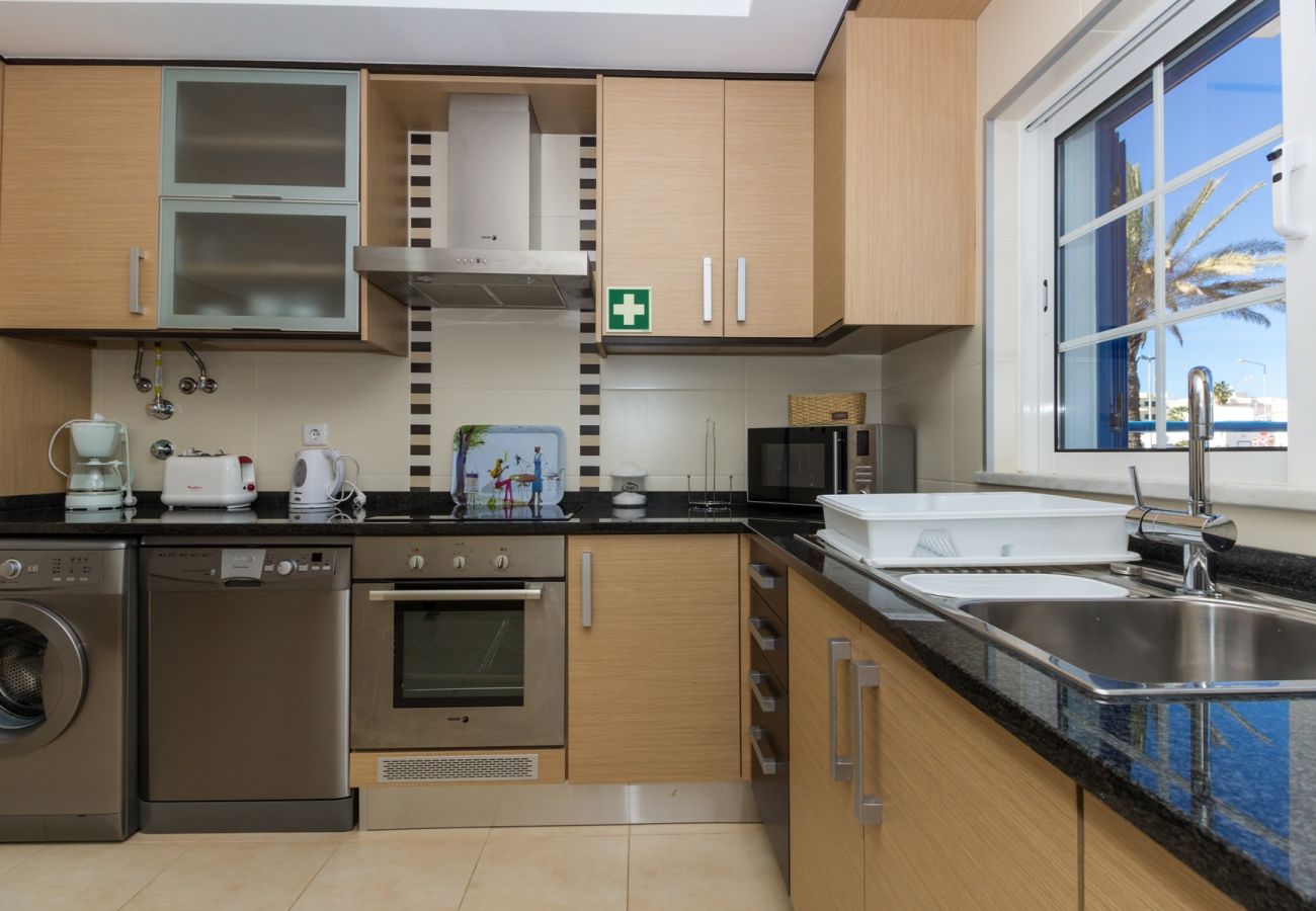 Townhouse in Manta Rota - 3 bedroom villa on the 1st line of beach and Wi-Fi by AlgarveManta (14V3)