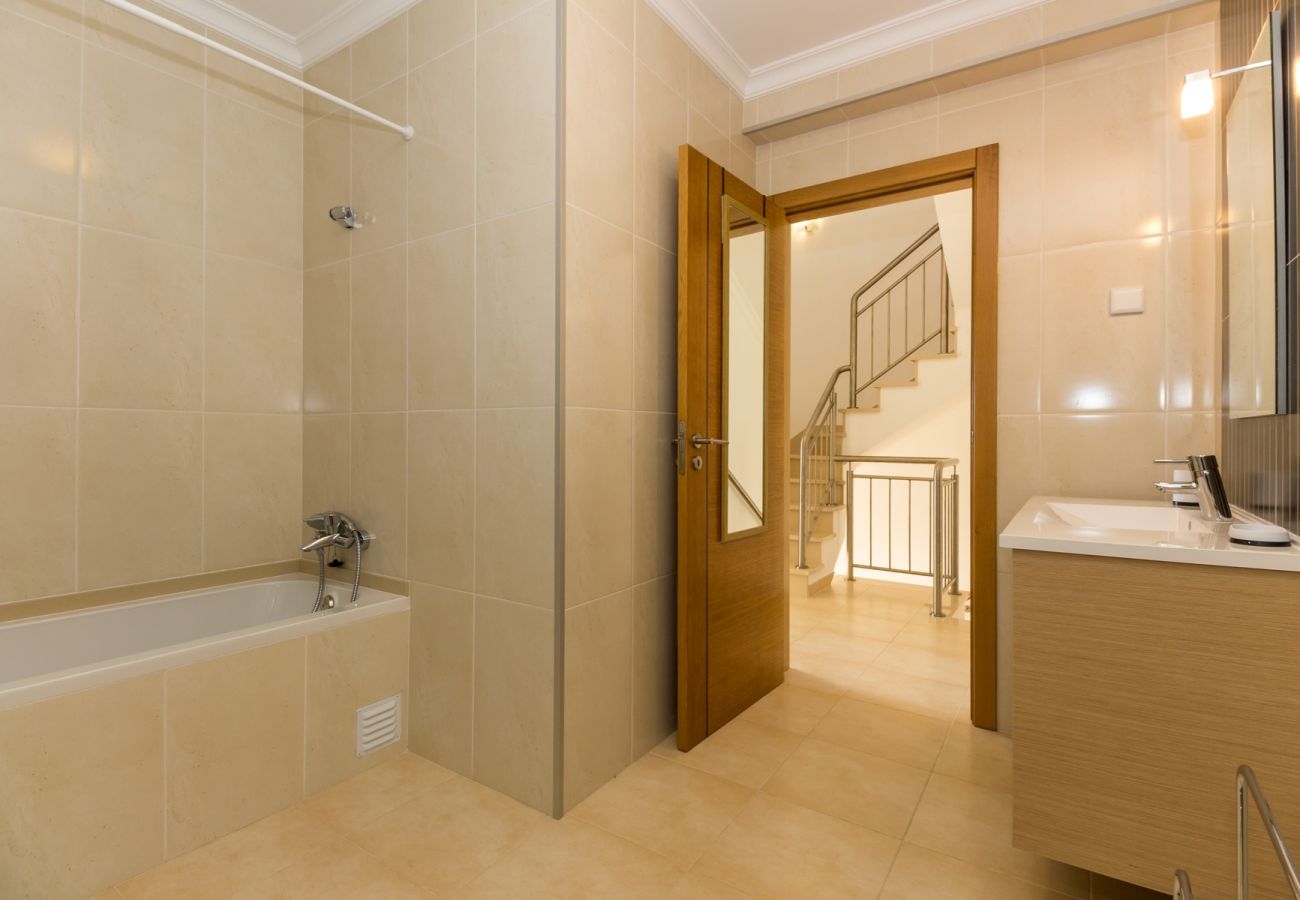 Townhouse in Manta Rota - 3 bedroom villa on the 1st line of beach and Wi-Fi by AlgarveManta (21V3)