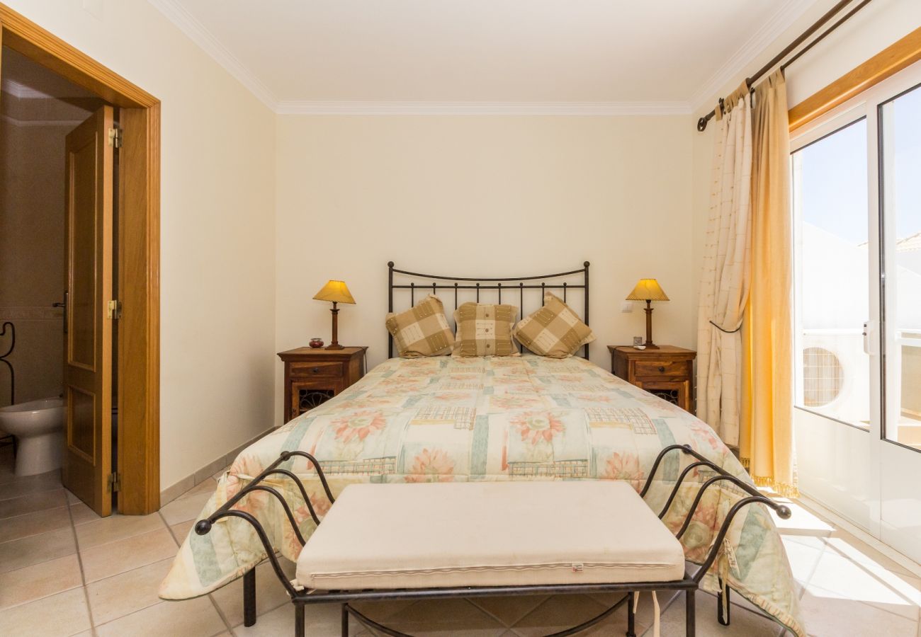 House in Manta Rota - 3 bedroom villa on the 1st line of beach and Wi-Fi by AlgarveManta (20V3)