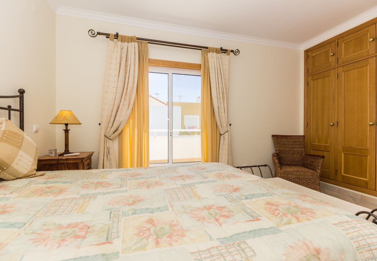 House in Manta Rota - 3 bedroom villa on the 1st line of beach and Wi-Fi by AlgarveManta (20V3)