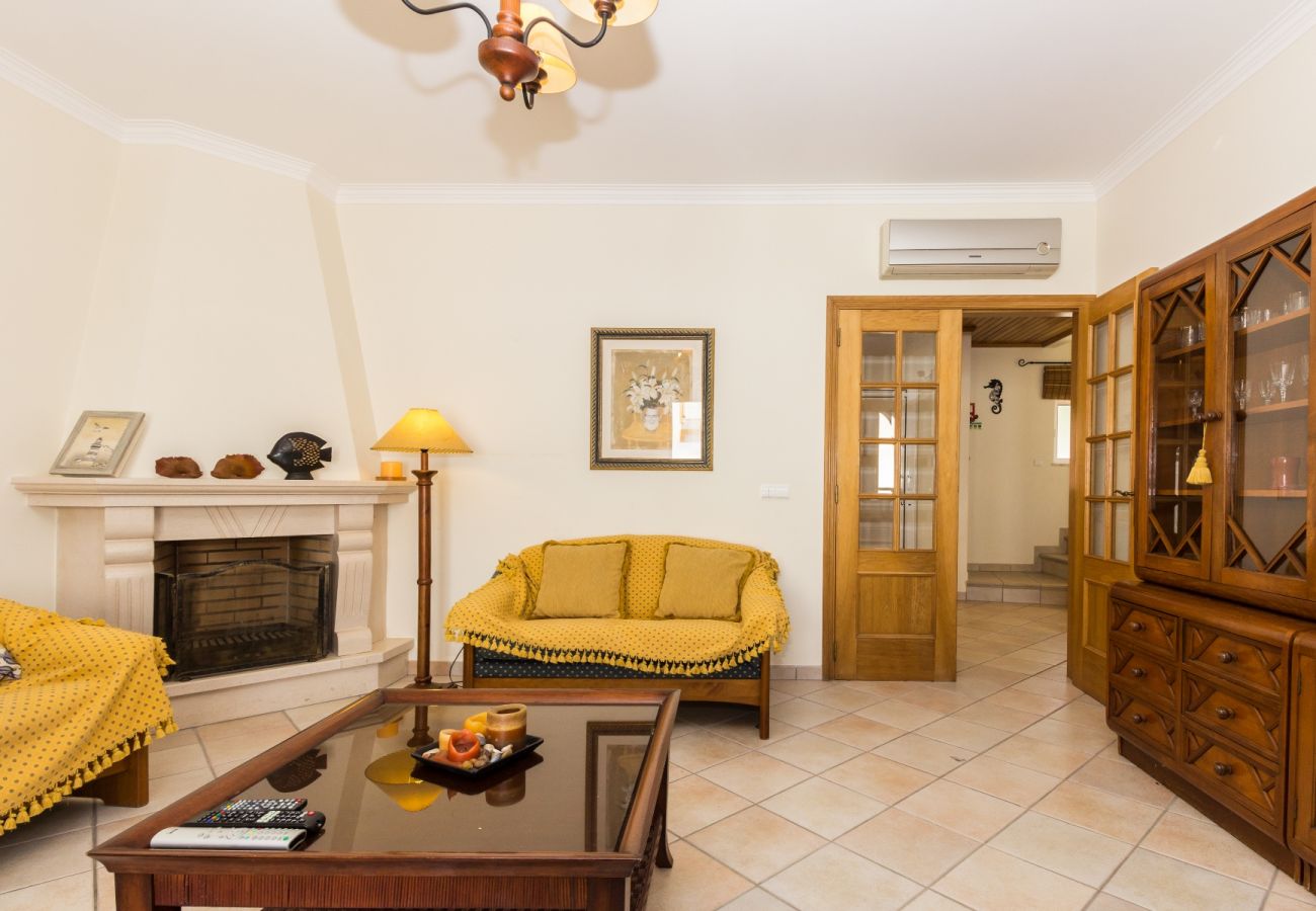 House in Manta Rota - 3 bedroom villa on the 1st line of beach and Wi-Fi by AlgarveManta (20V3)