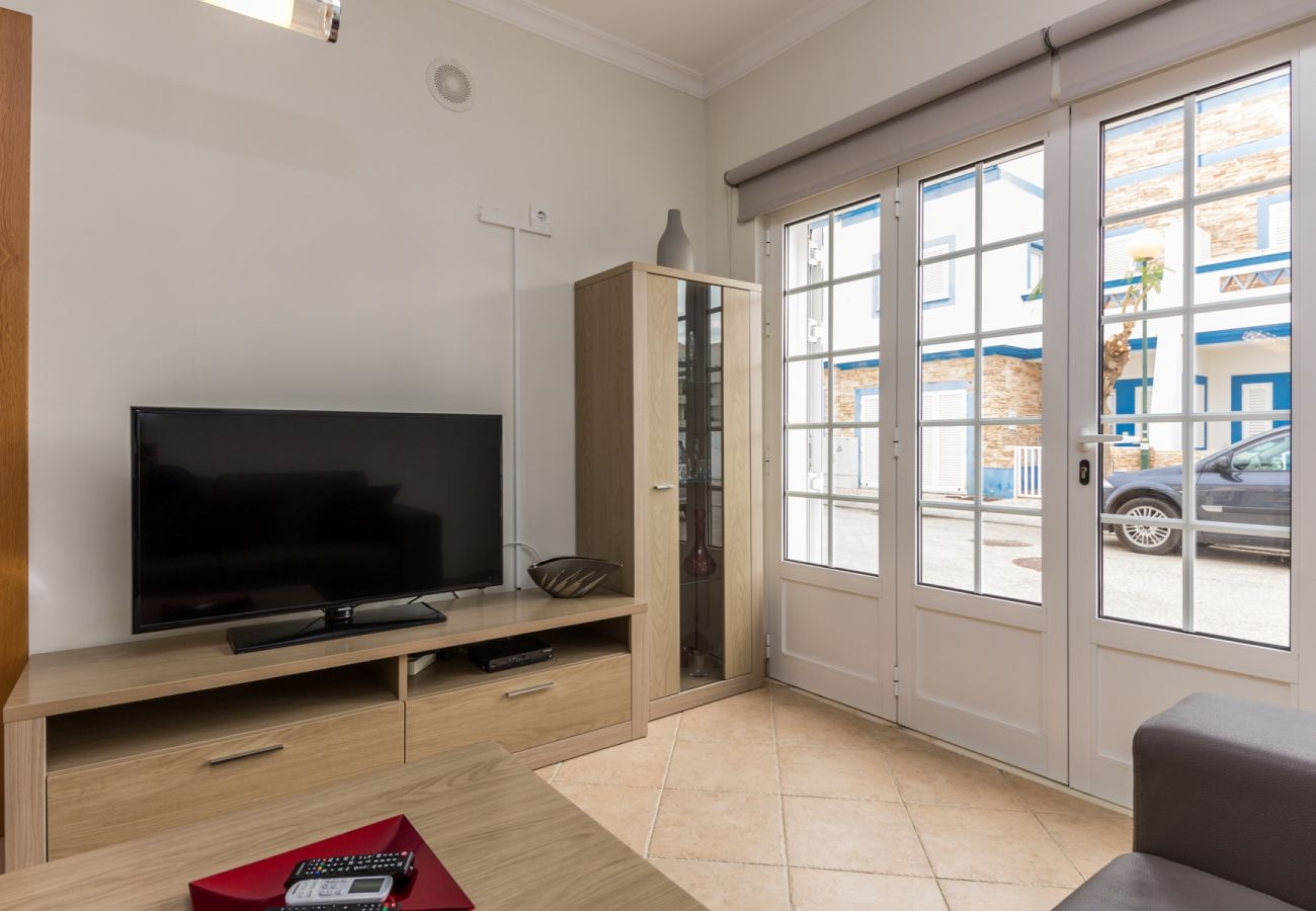 House in Manta Rota - 3 bedroom villa with communal pool and WIFI by AlgarveManta (22V3)
