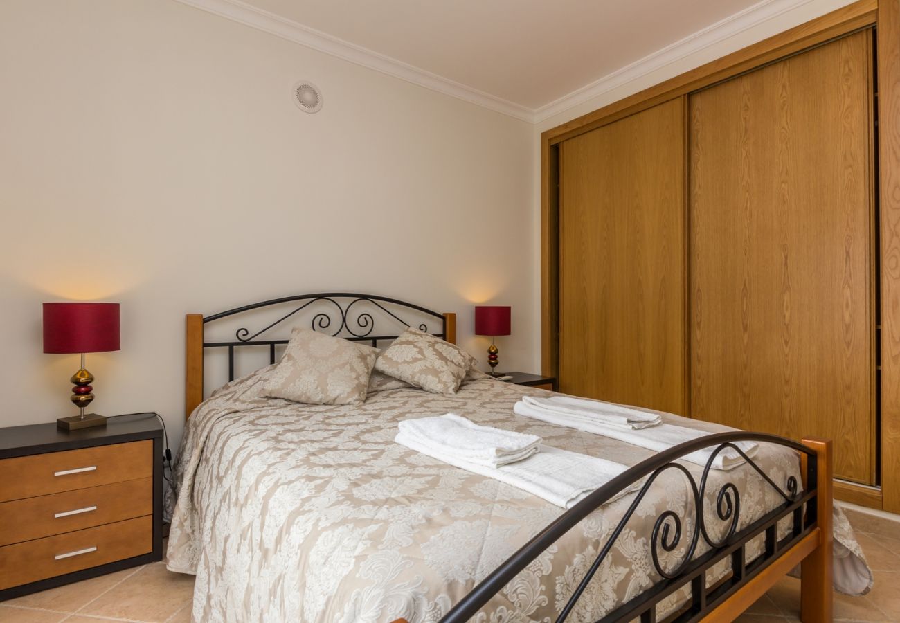 House in Manta Rota - 3 bedroom villa with communal pool and WIFI by AlgarveManta (22V3)