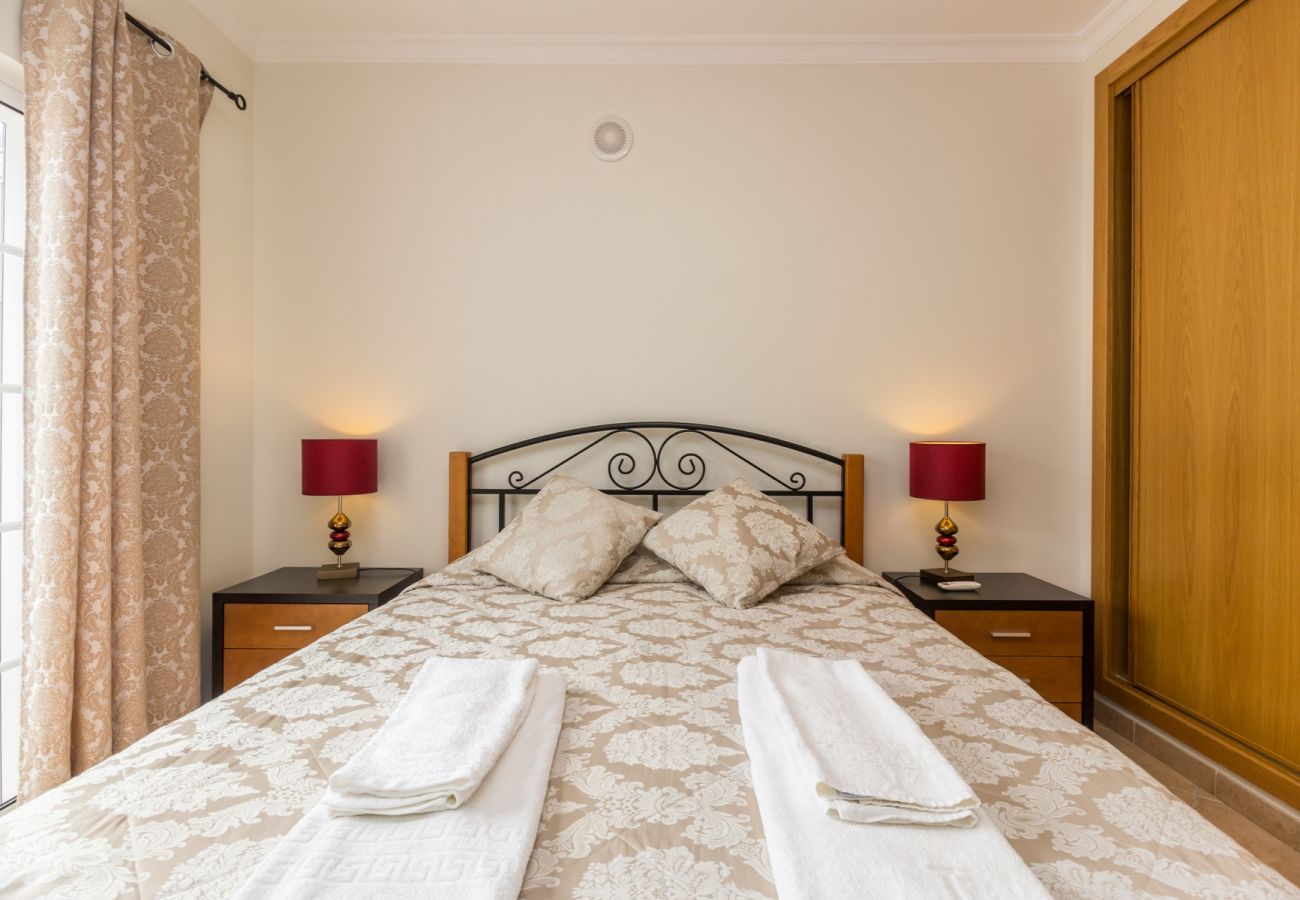 House in Manta Rota - 3 bedroom villa with communal pool and WIFI by AlgarveManta (22V3)
