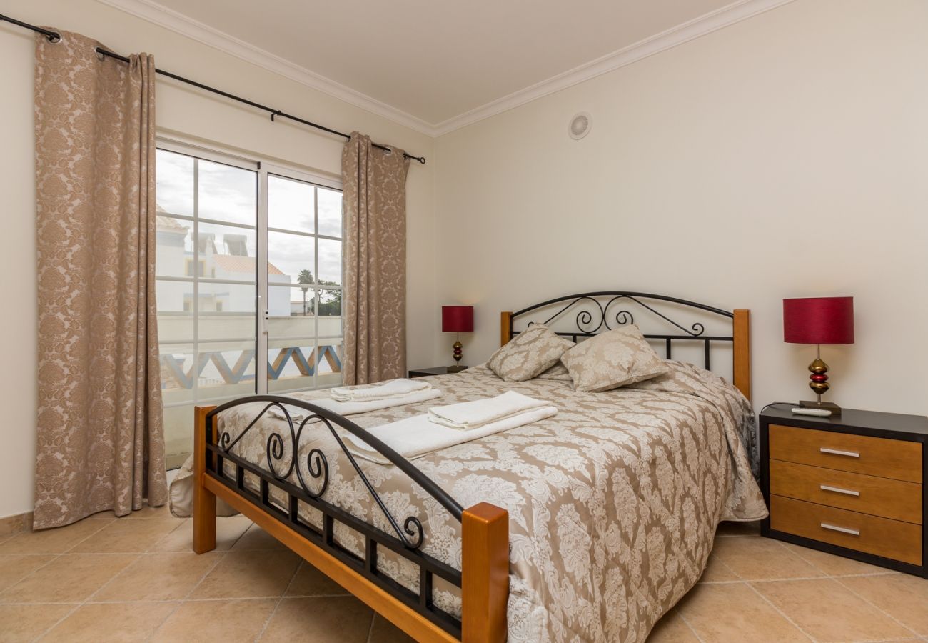House in Manta Rota - 3 bedroom villa with communal pool and WIFI by AlgarveManta (22V3)