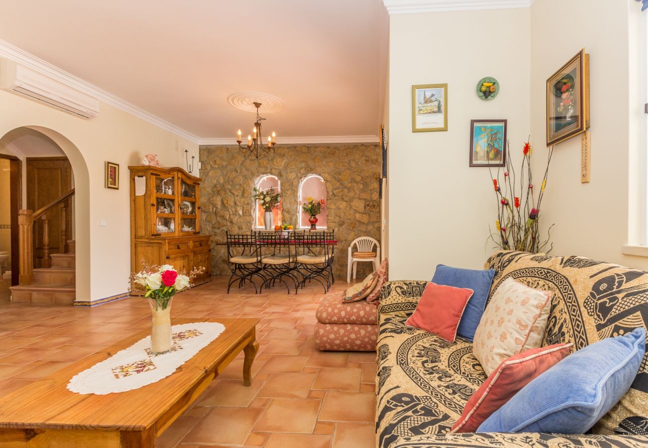 House in Manta Rota - Villa with private pool and patio 800m from the beach by AlgarveManta (9V3)