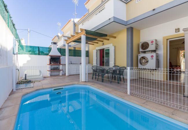 Terraced House in Manta Rota - 3 bedroom villa with private pool and Wi-Fi by AlgarveManta (25V3) Terraced House in Manta Rota - 3 bedroom villa with private pool and Wi-Fi by AlgarveManta (25V3)
