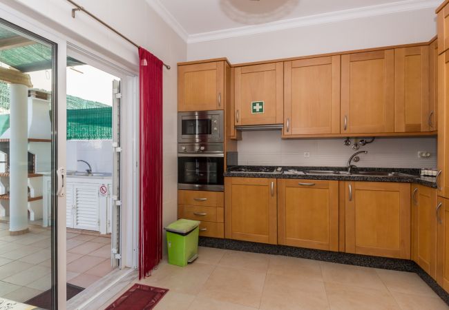 Terraced House in Manta Rota - 3 bedroom villa with private pool and Wi-Fi by AlgarveManta (25V3) Terraced House in Manta Rota - 3 bedroom villa with private pool and Wi-Fi by AlgarveManta (25V3)