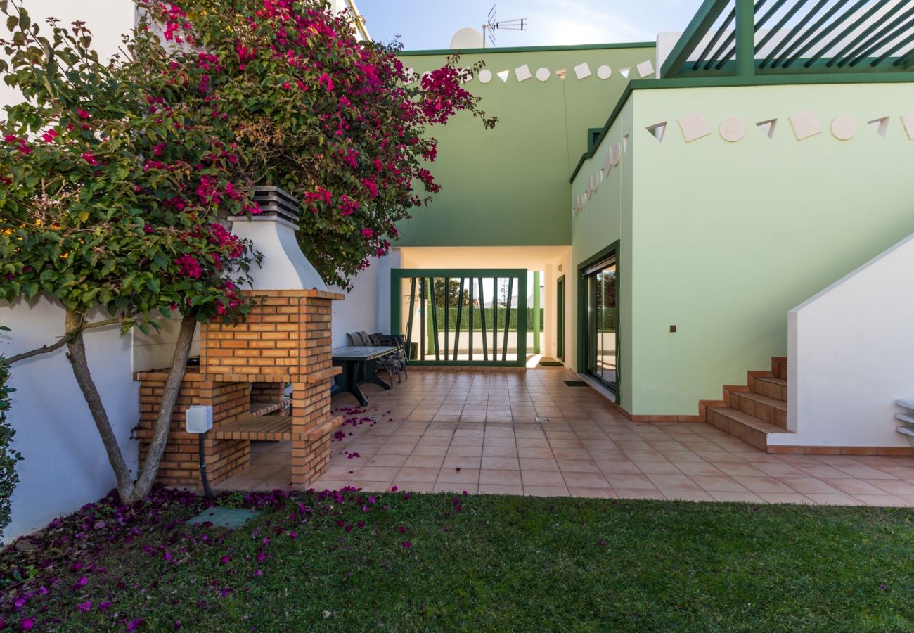 Residence in Manta Rota - House in condominium with swimming pool 650m from the beach by AlgarveManta (52V3)