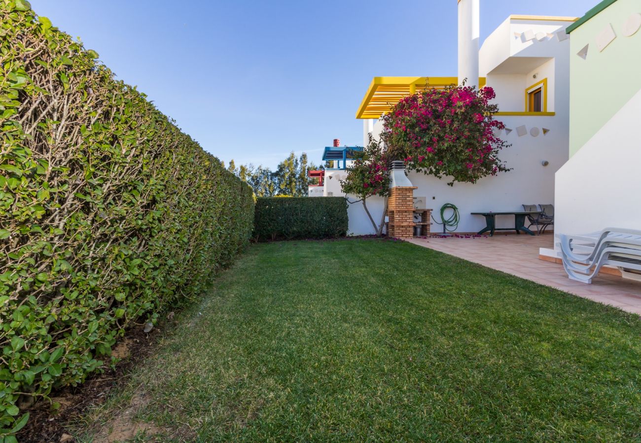 Residence in Manta Rota - House in condominium with swimming pool 650m from the beach by AlgarveManta (52V3)
