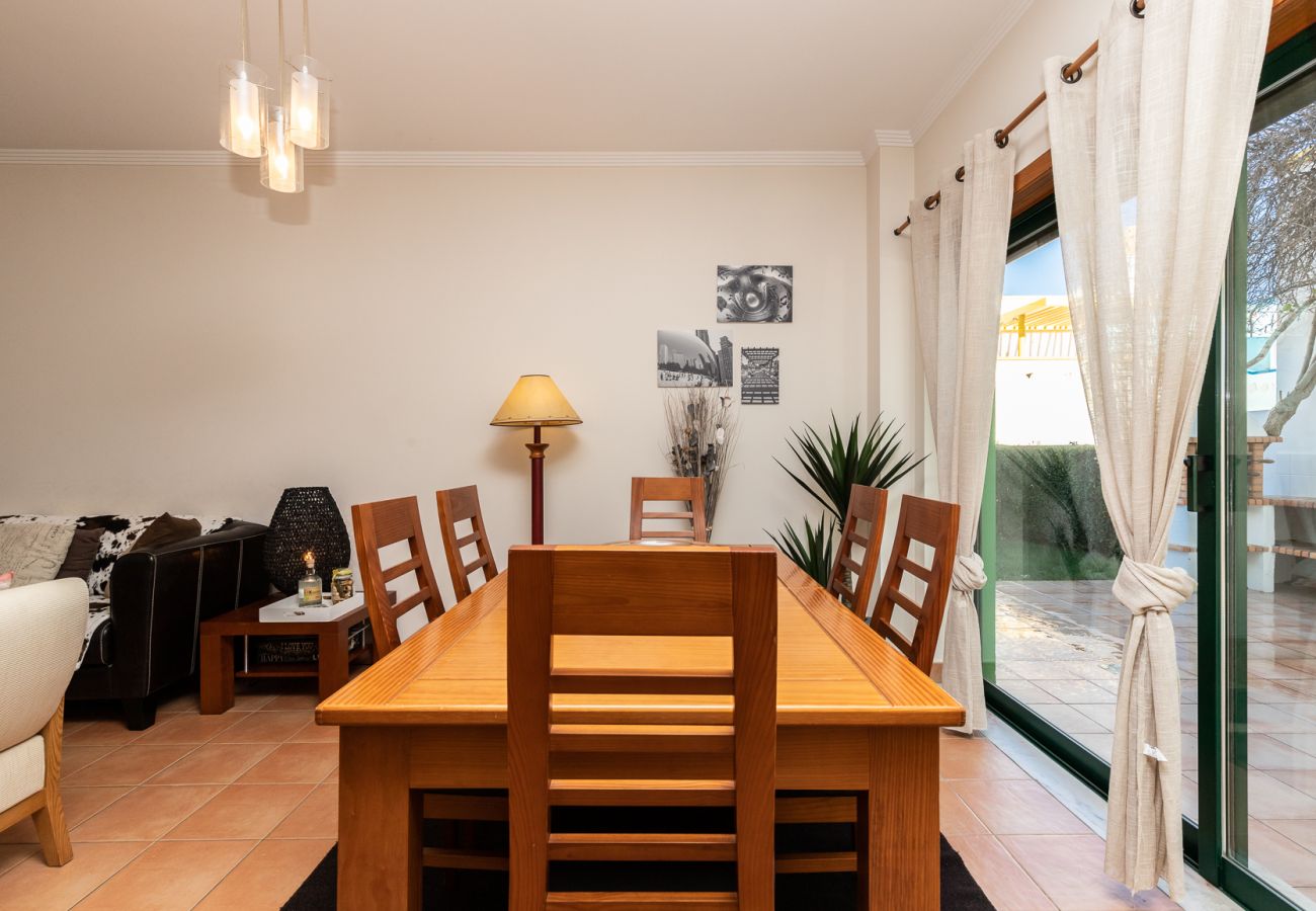 Residence in Manta Rota - House in condominium with swimming pool 650m from the beach by AlgarveManta (52V3)