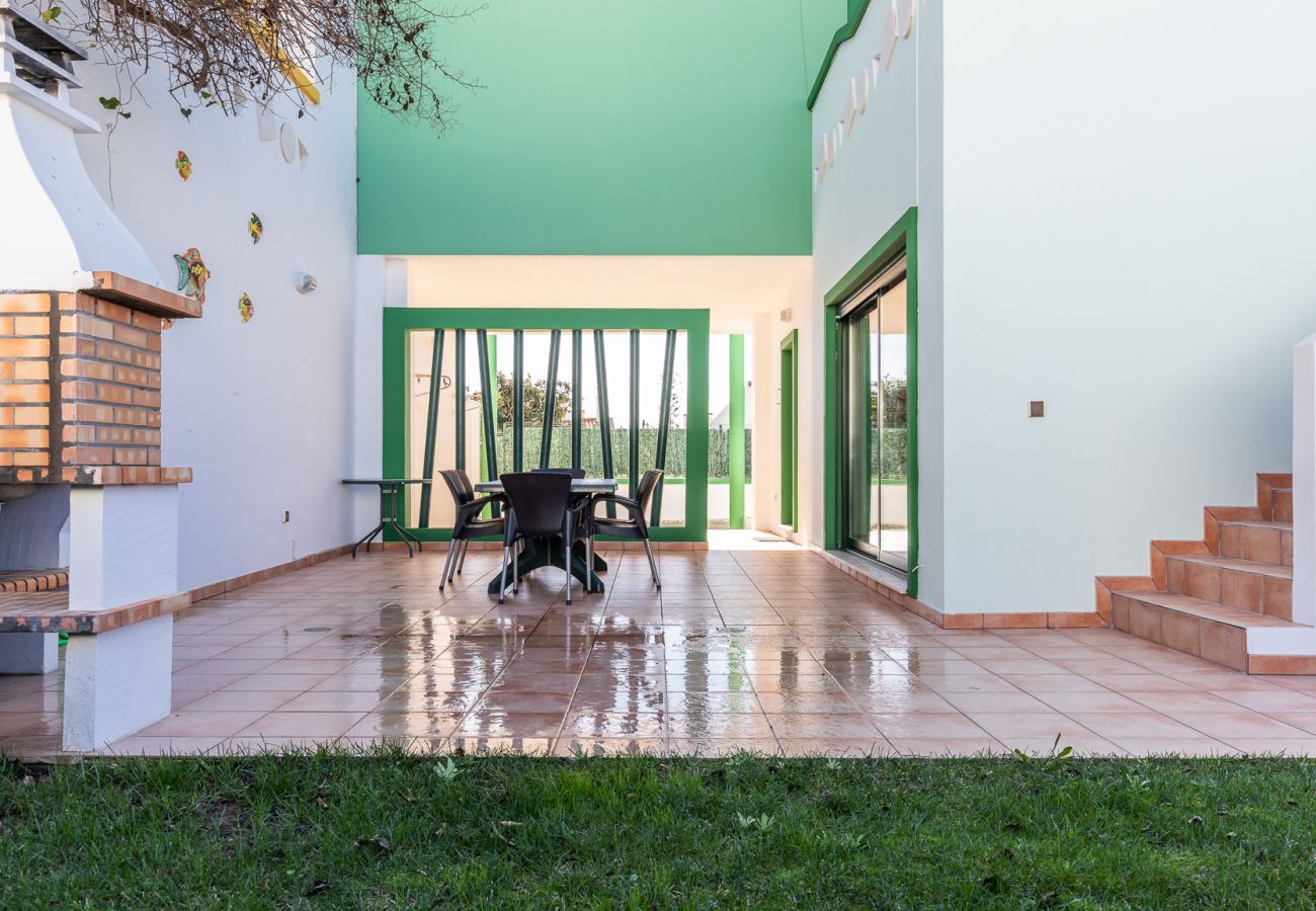Residence in Manta Rota - House in condominium with swimming pool 650m from the beach by AlgarveManta (52V3)