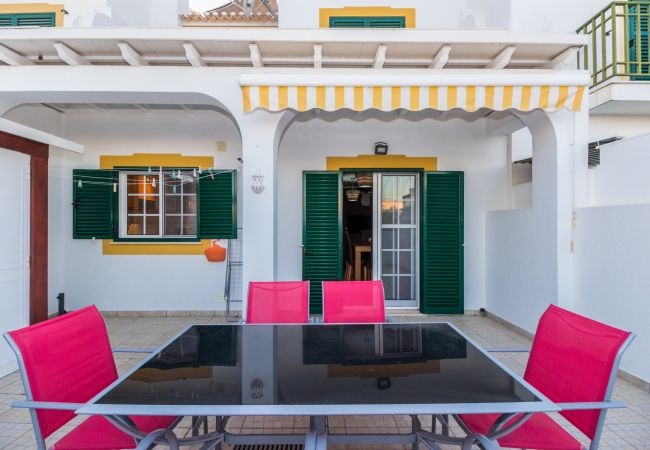  in Manta Rota - 3 bedroom villa with patio and WIFI by AlgarveManta
