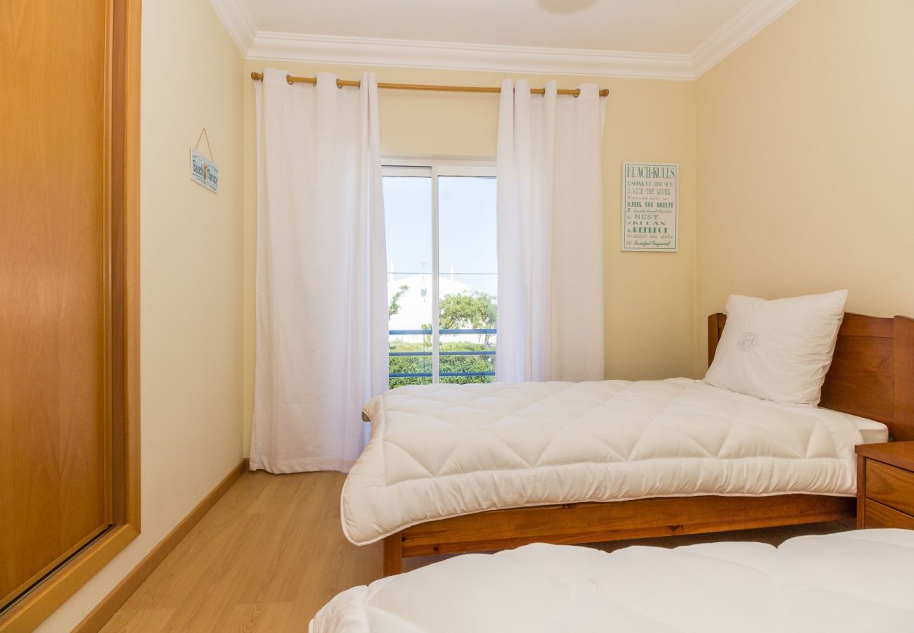 House in Manta Rota - Villa with 4 bedrooms and swimming pool with WIFI 300m from the beach by AlgarveManta (5V4)