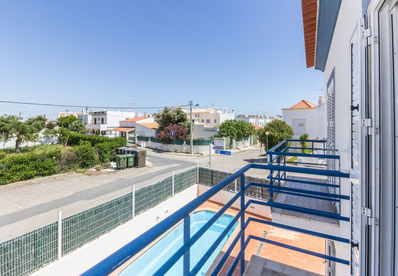 House in Manta Rota - Villa with 4 bedrooms and swimming pool with WIFI 300m from the beach by AlgarveManta (5V4)