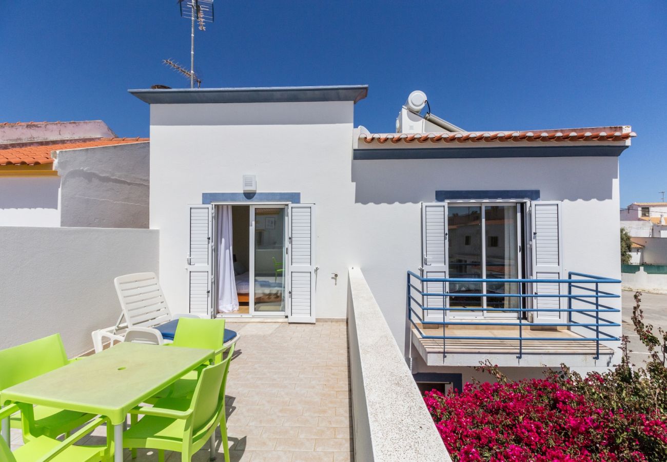 House in Manta Rota - Villa with 4 bedrooms and swimming pool with WIFI 300m from the beach by AlgarveManta (5V4)