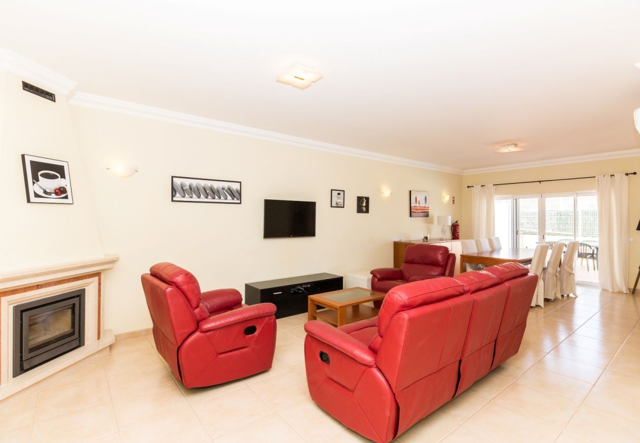 House in Manta Rota - Villa with 4 bedrooms and swimming pool with WIFI 300m from the beach by AlgarveManta (5V4)
