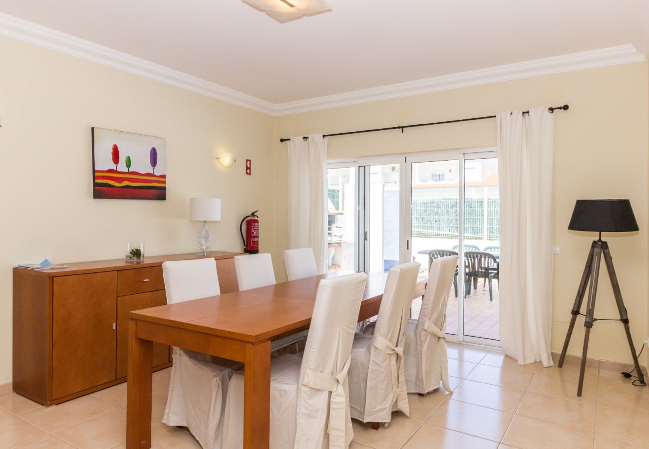 House in Manta Rota - Villa with 4 bedrooms and swimming pool with WIFI 300m from the beach by AlgarveManta (5V4)