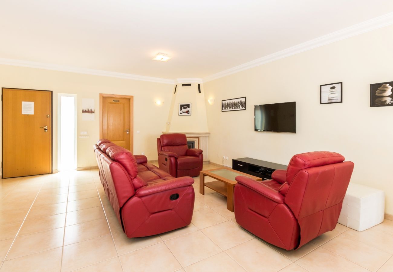 House in Manta Rota - Villa with 4 bedrooms and swimming pool with WIFI 300m from the beach by AlgarveManta (5V4)