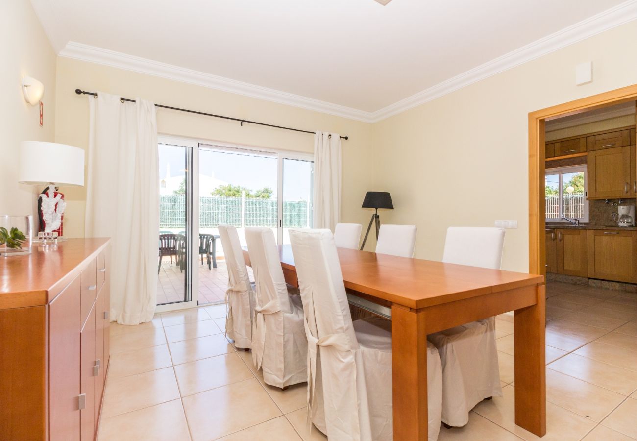 House in Manta Rota - Villa with 4 bedrooms and swimming pool with WIFI 300m from the beach by AlgarveManta (5V4)