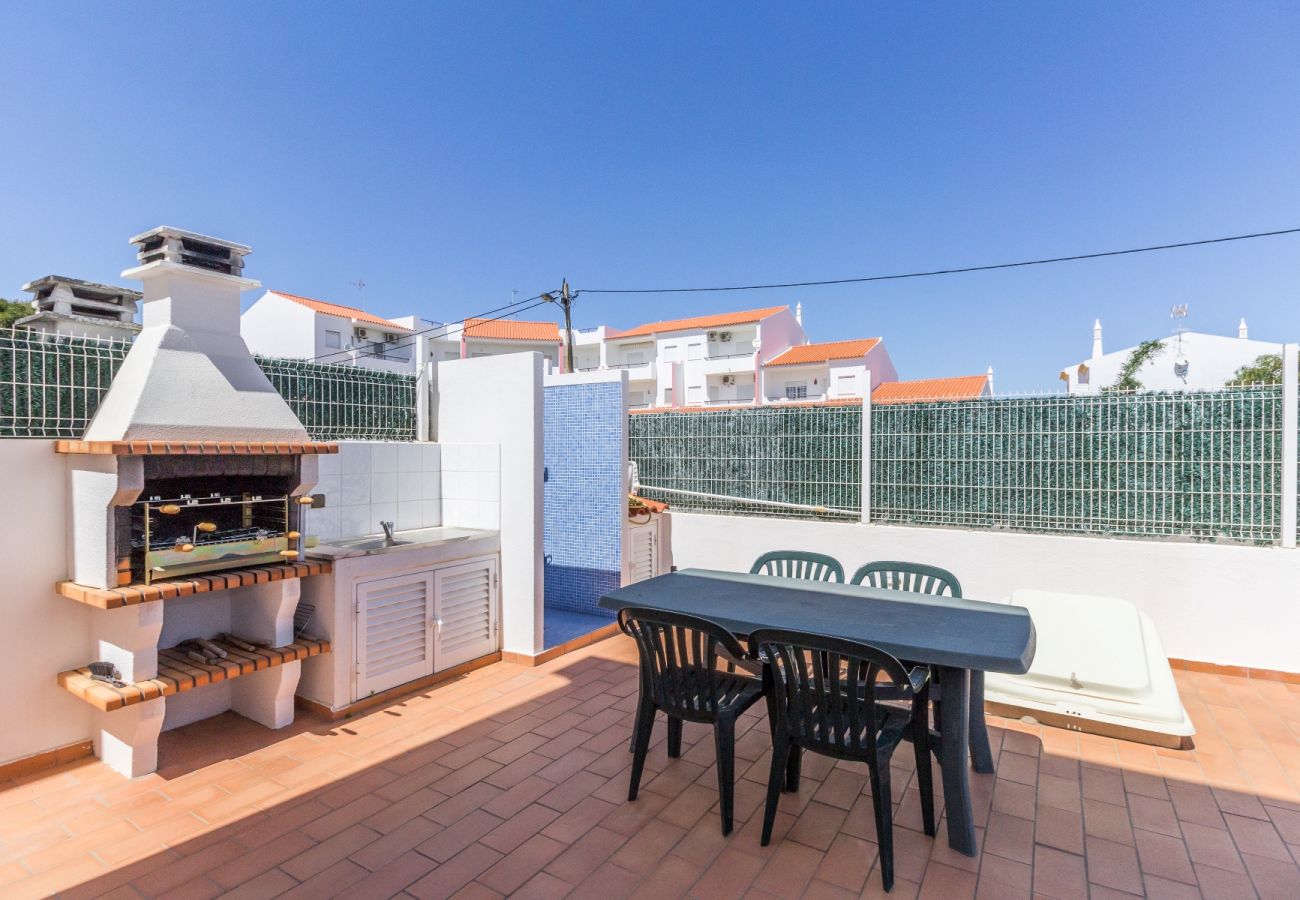 House in Manta Rota - Villa with 4 bedrooms and swimming pool with WIFI 300m from the beach by AlgarveManta (5V4)